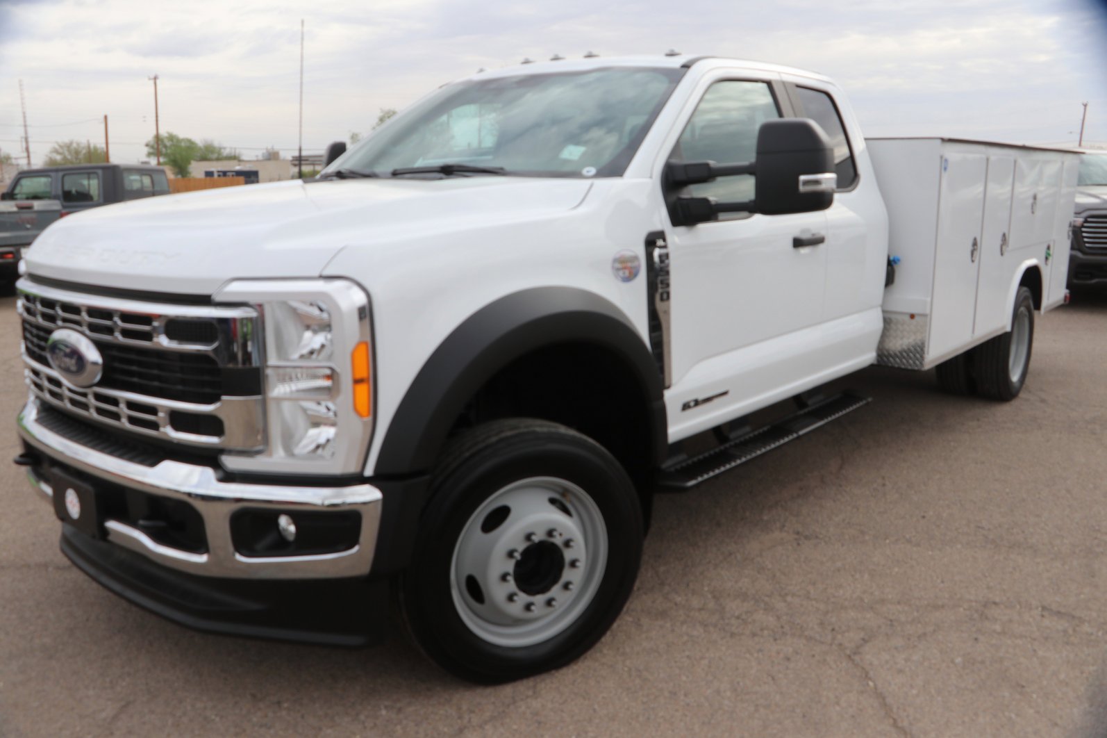Used 2023 Ford F550 2WD SuperCab Super Duty image 3