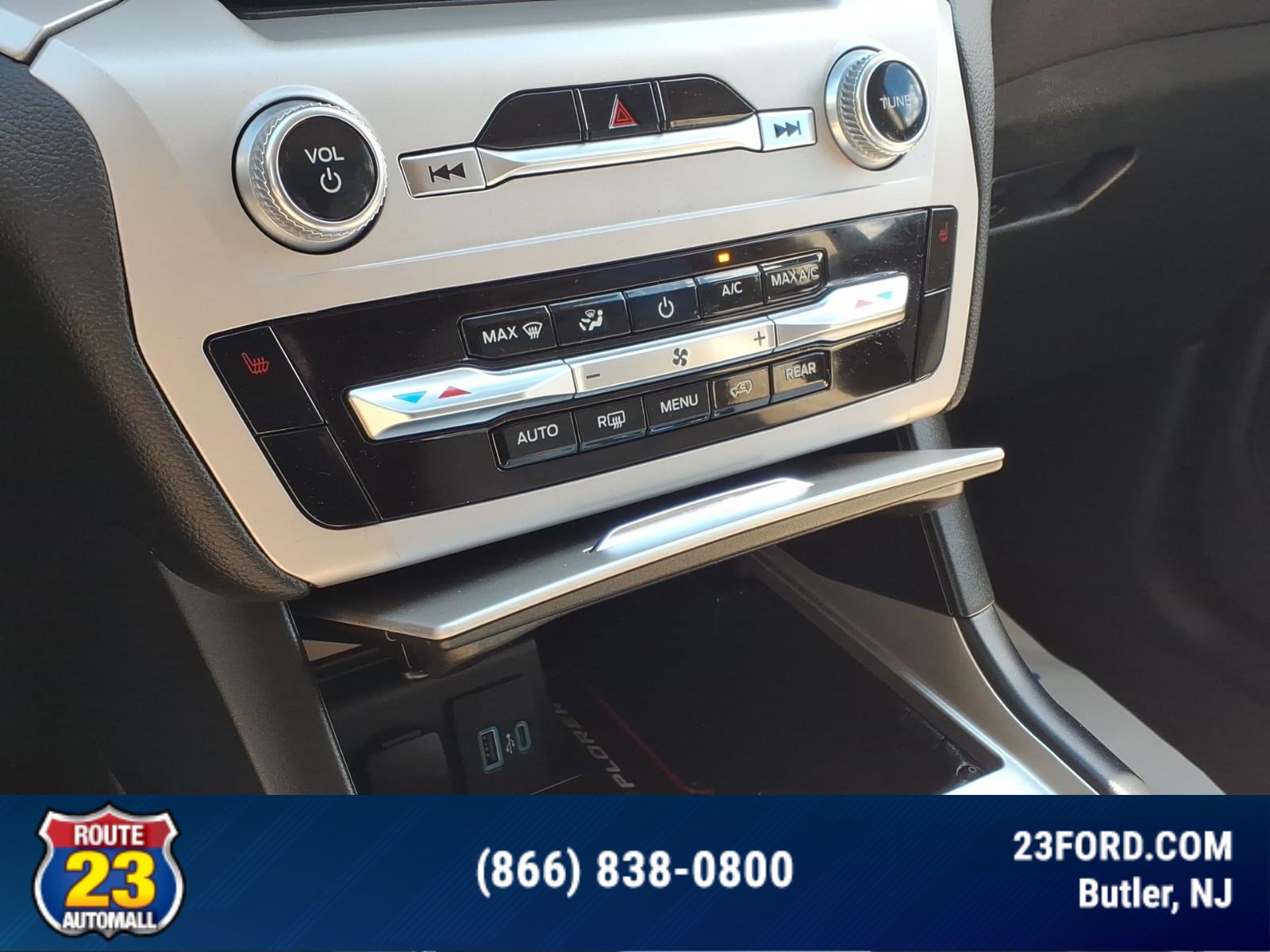 Used 2024 Ford Explorer XLT image 18