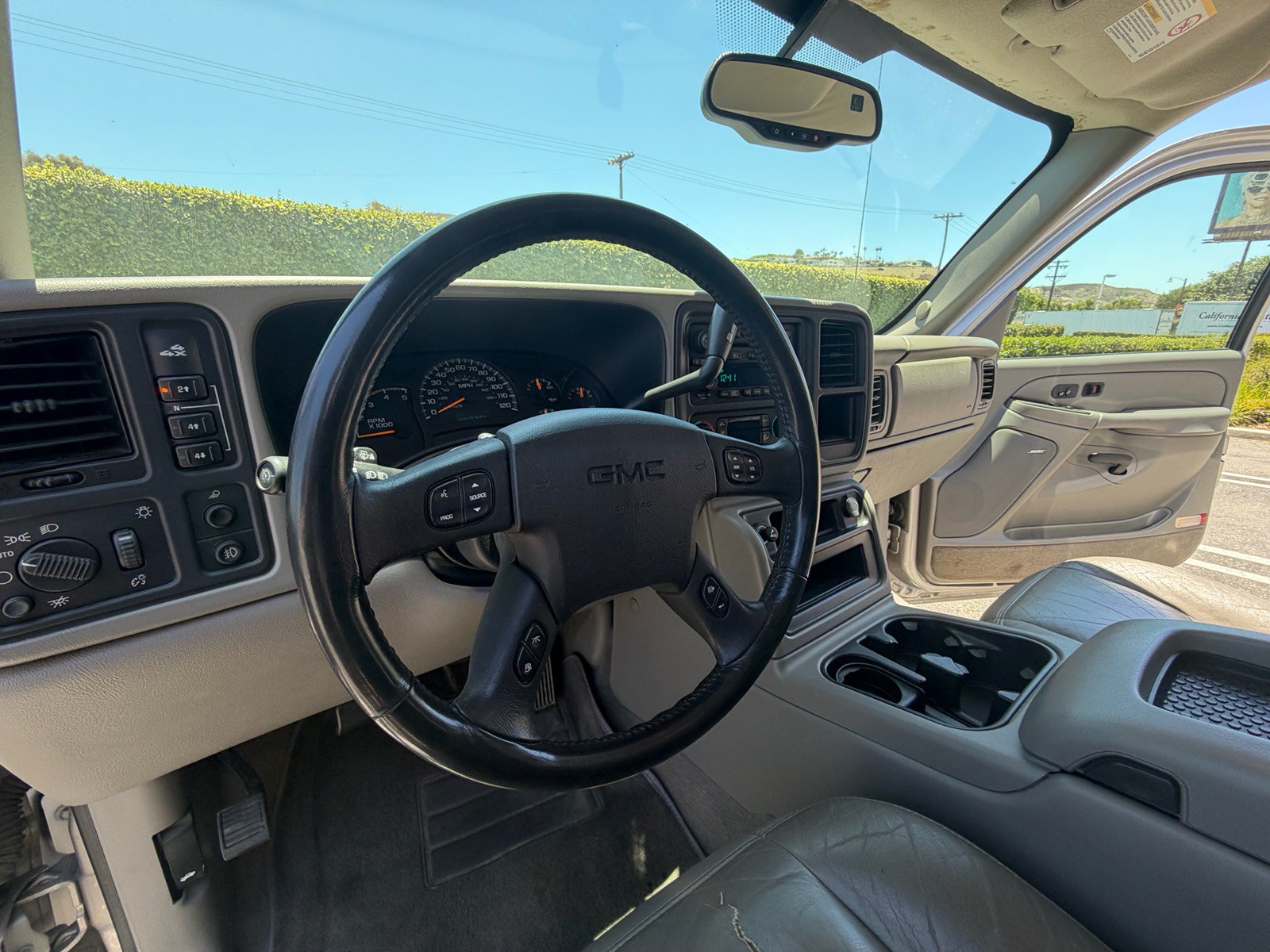 Used 2004 GMC Sierra 3500 SLT w/ Heavy-Duty Power Package AWD/4WD image 11