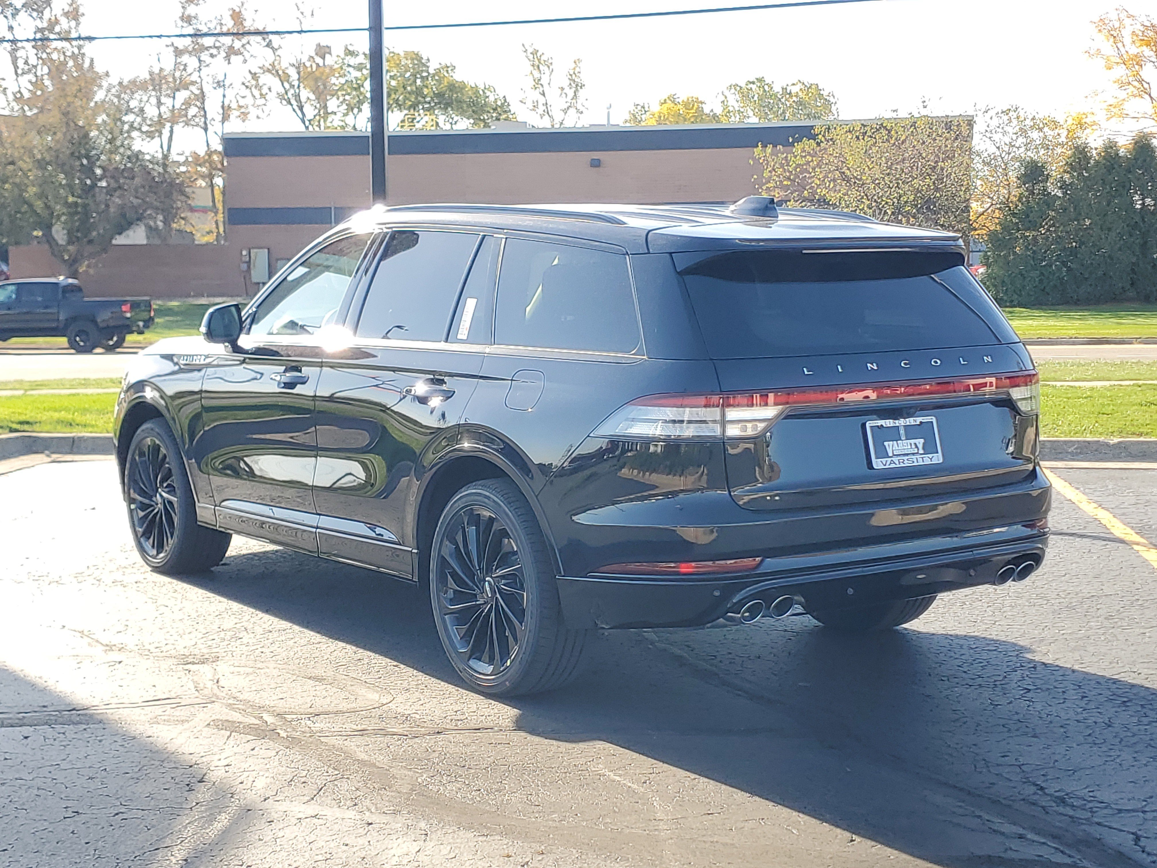 New 2027 Lincoln Aviator Reserve w/ Jet Appearance Package AWD/4WD image 3