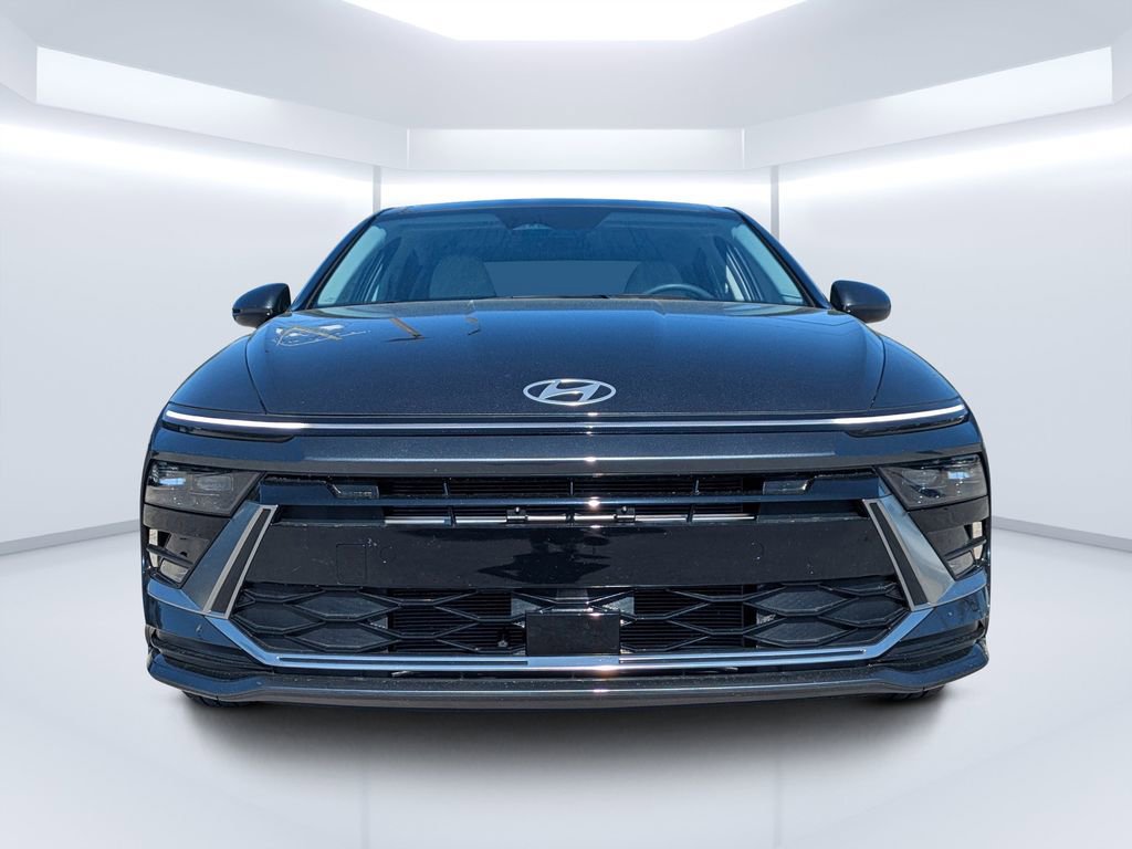 Used 2025 Hyundai Elantra Sport image 9