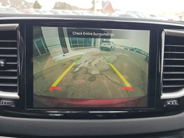 Used 2023 Chrysler Pacifica Touring-L image 19