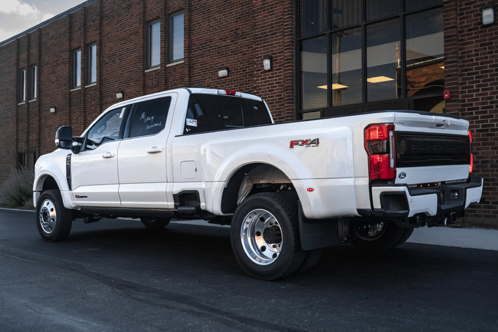 New 2027 Ford F450 Platinum w/ FX4 Off-Road Package AWD/4WD image 4