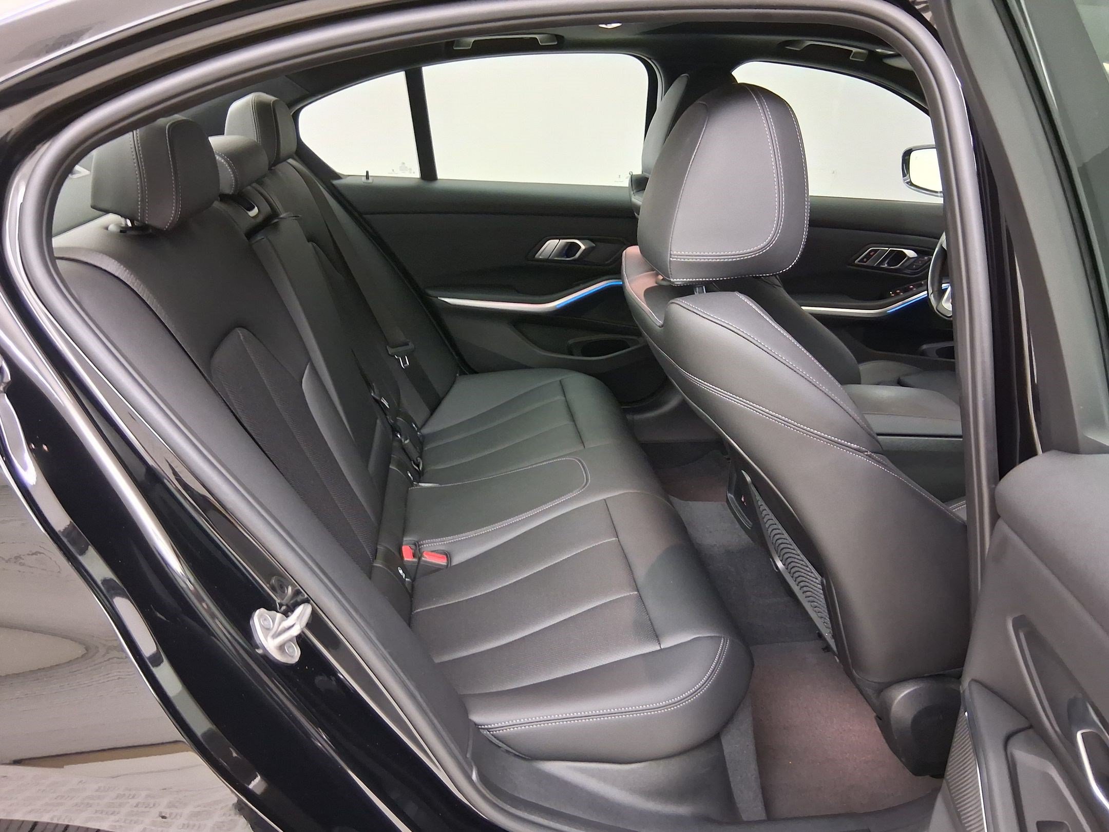Used 2023 BMW 330i Sedan w/ Premium Package RWD image 31