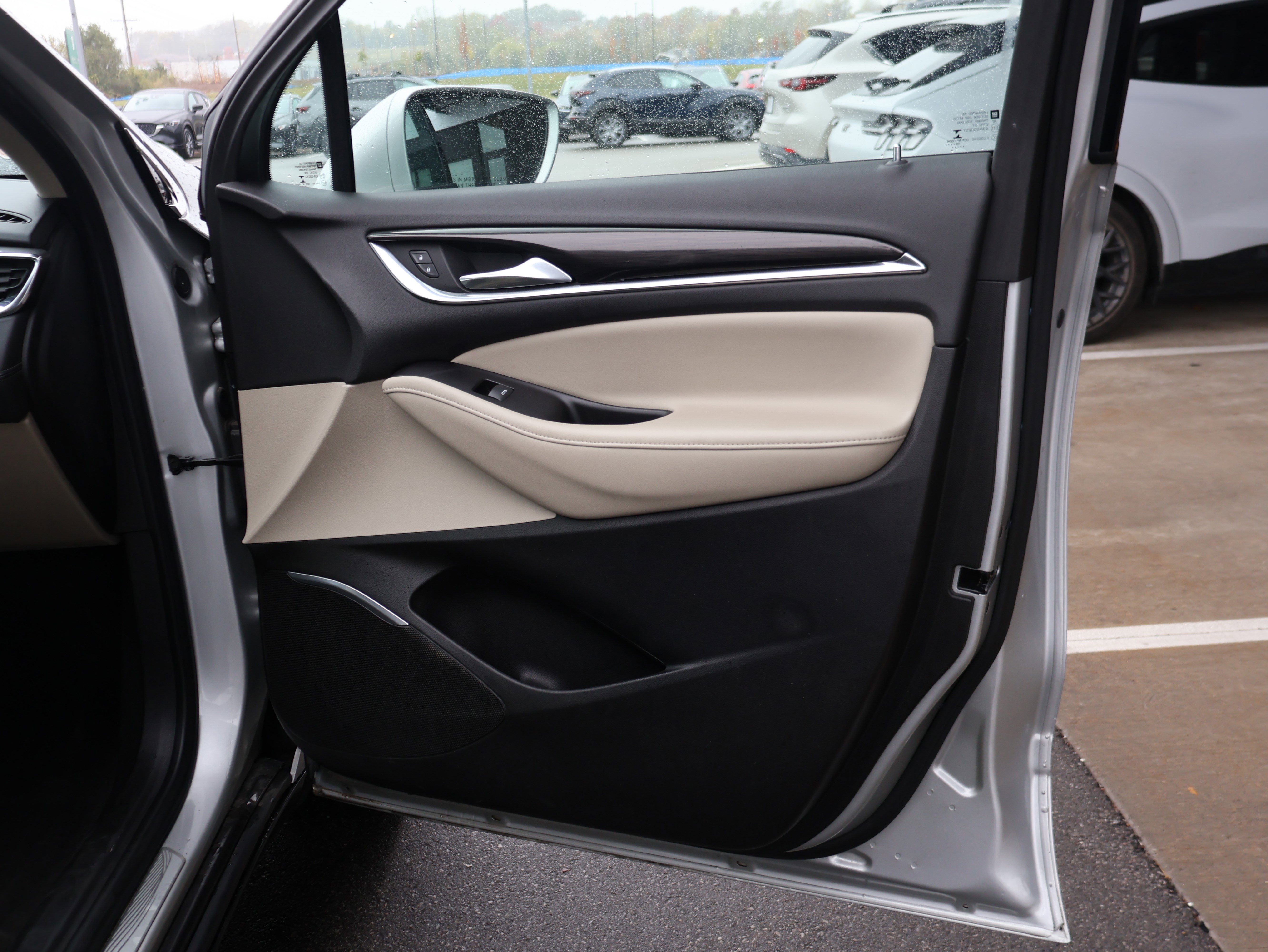 Used 2020 Buick Enclave Essence image 9