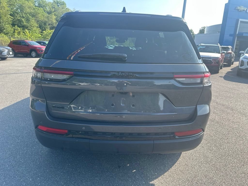 Used 2023 Jeep Grand Cherokee Altitude AWD/4WD image 6