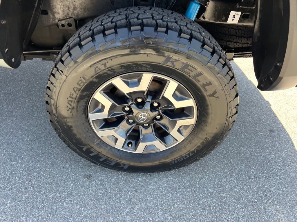 Used 2022 Toyota Tacoma TRD Off-Road w/ Technology Package AWD/4WD image 14