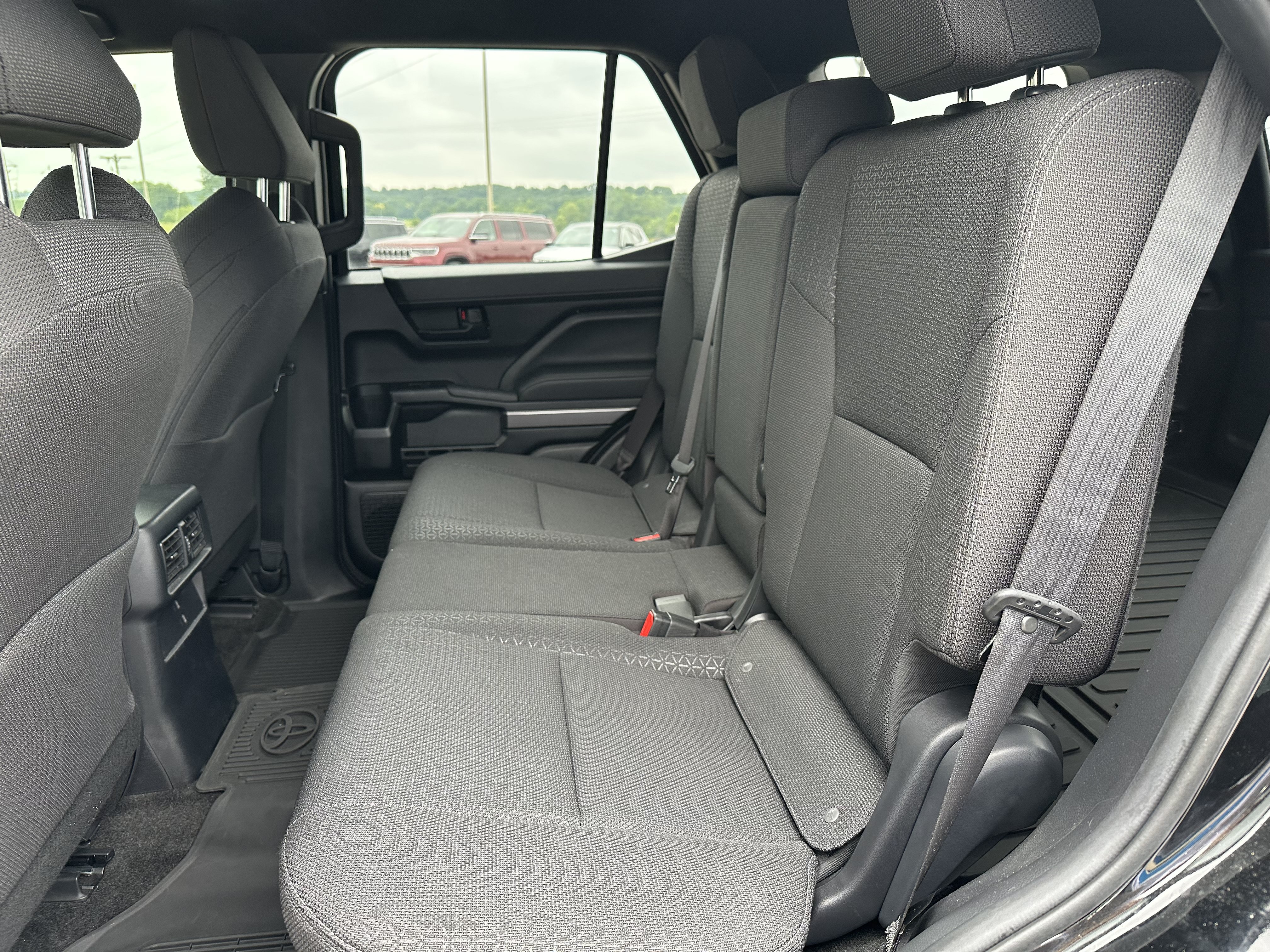 Used 2025 Toyota 4Runner SR5 AWD/4WD image 16