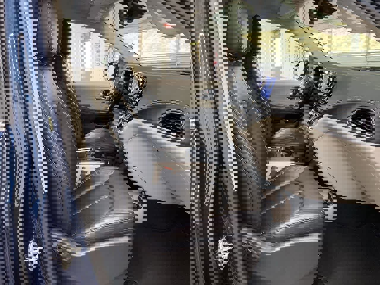 Used 2023 Chrysler Pacifica Touring-L image 19