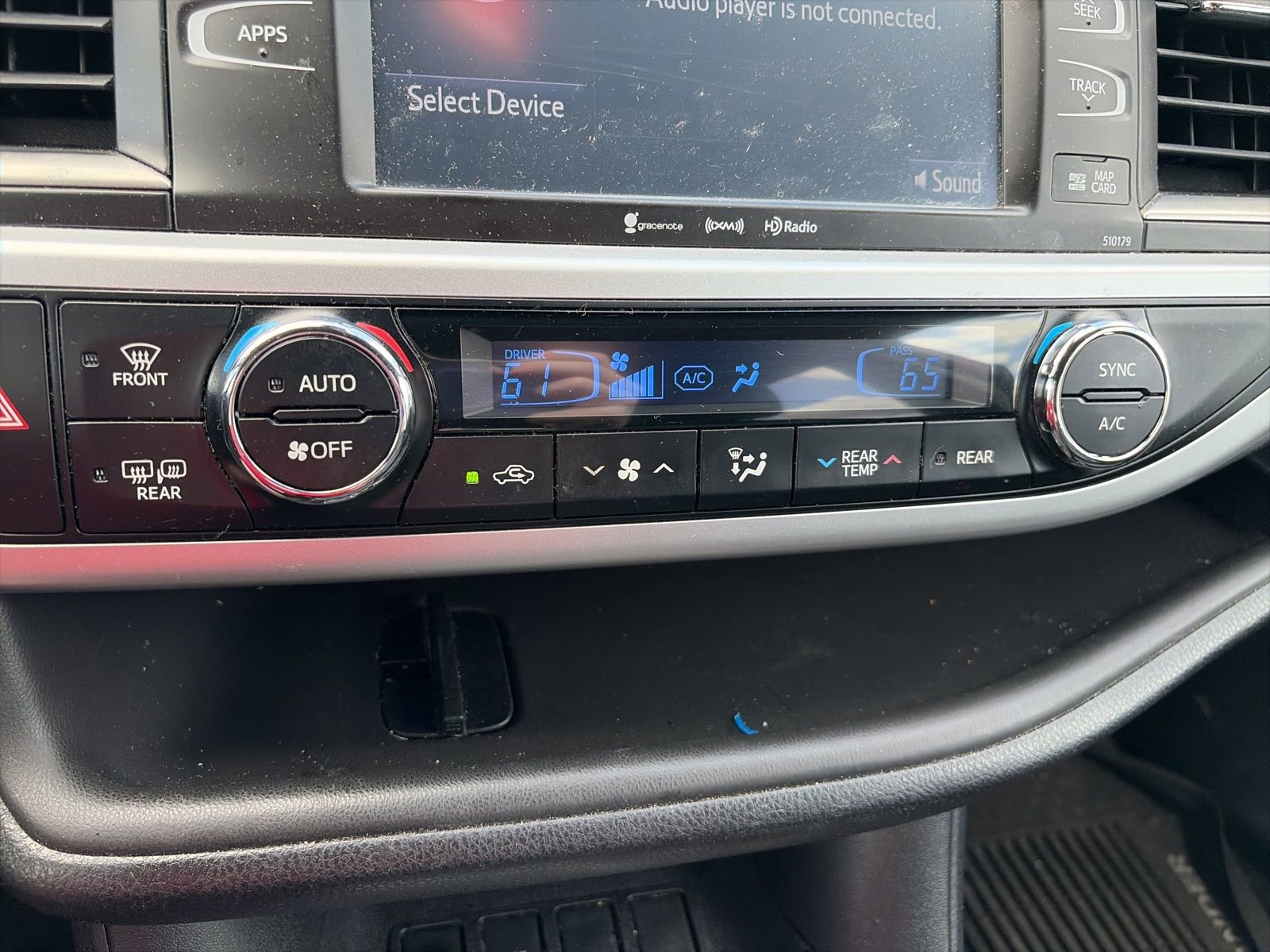 Used 2018 Toyota Highlander SE image 20