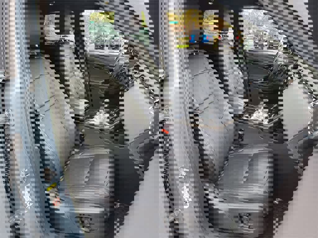 Used 2023 Land Rover Range Rover Evoque R-Dynamic S image 16