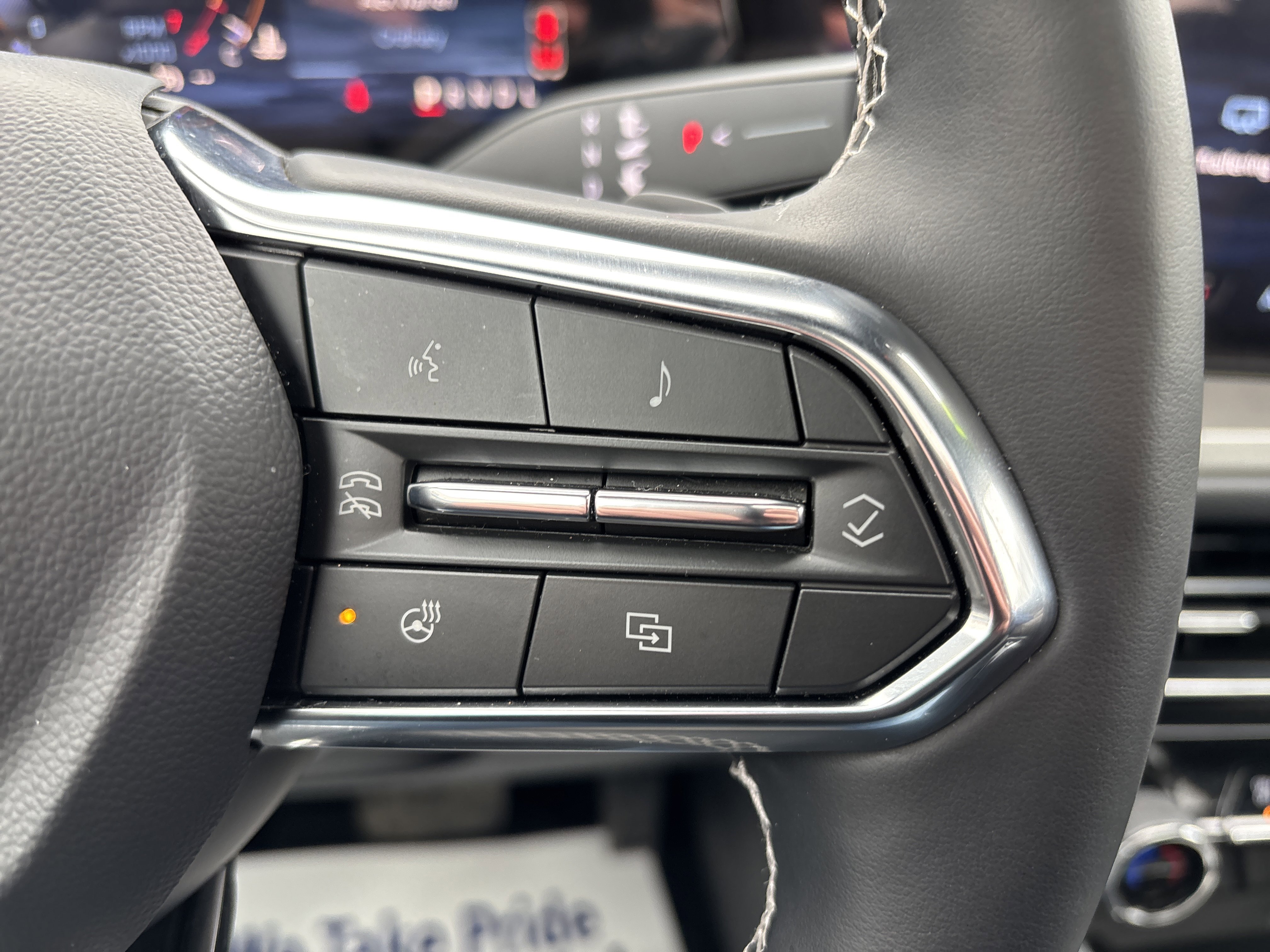 Used 2025 Chevrolet Traverse LT w/ Sun and Wheel Package image 45