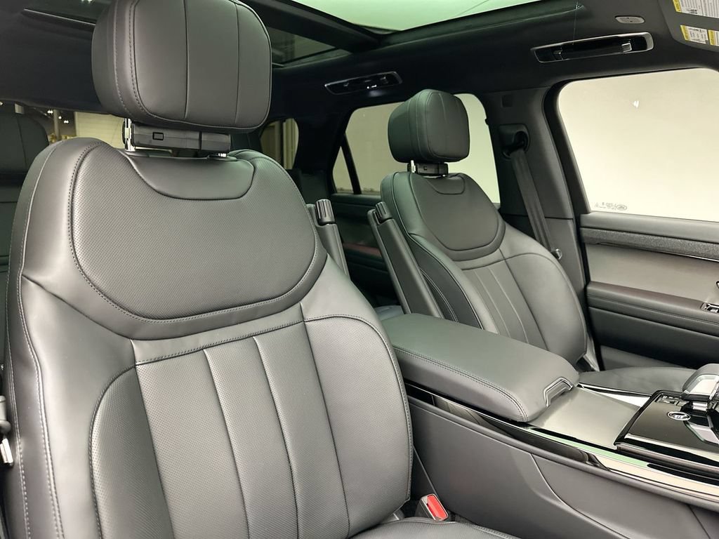 Certified 2025 Land Rover Range Rover Sport SE AWD/4WD image 4