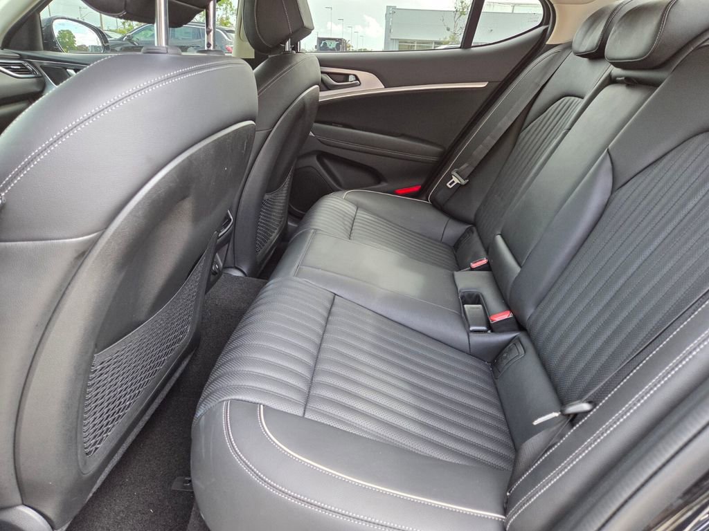 Used 2023 Genesis G70 3.3T image 17