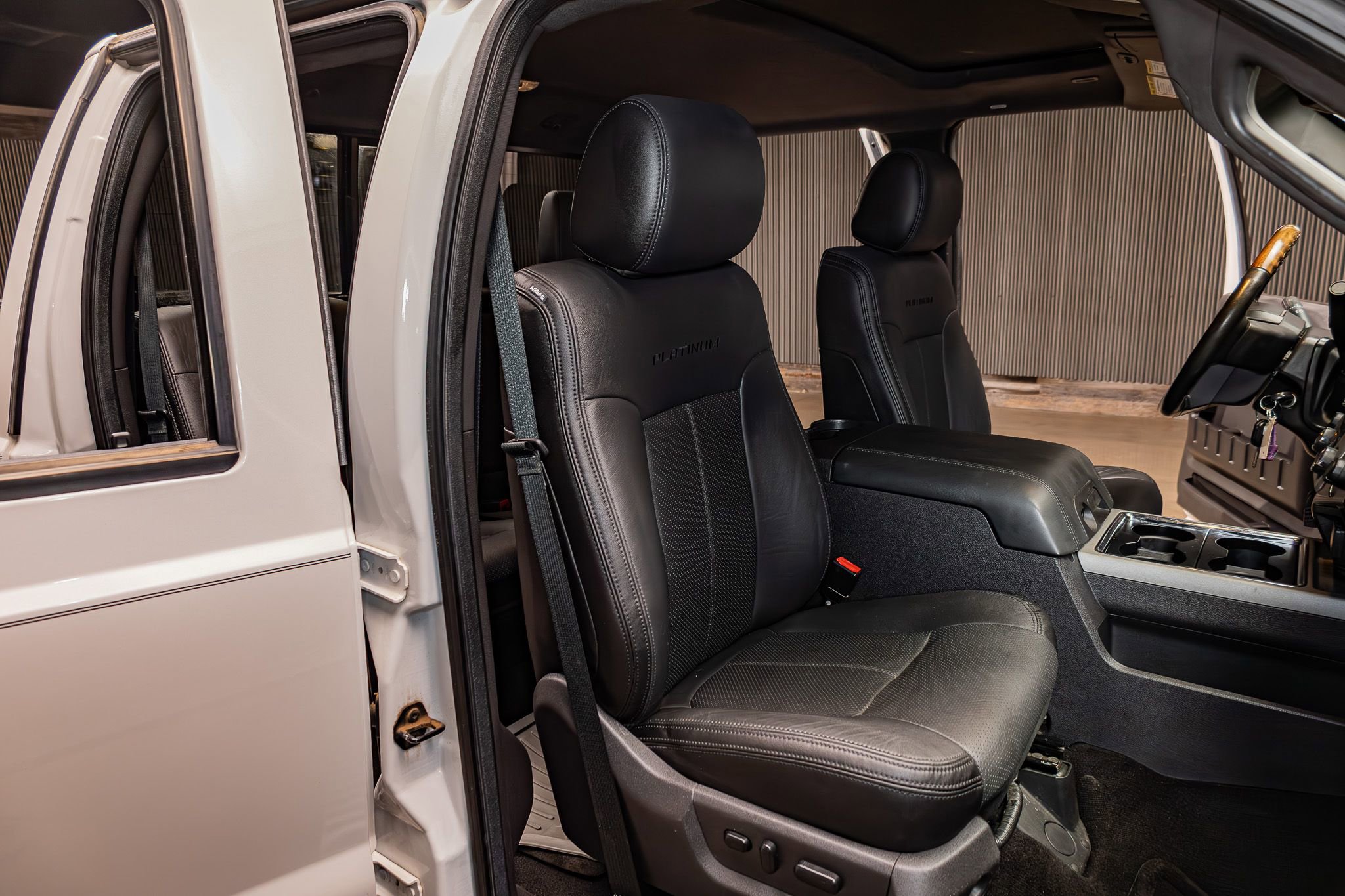 Used 2015 Ford F350 Platinum image 25