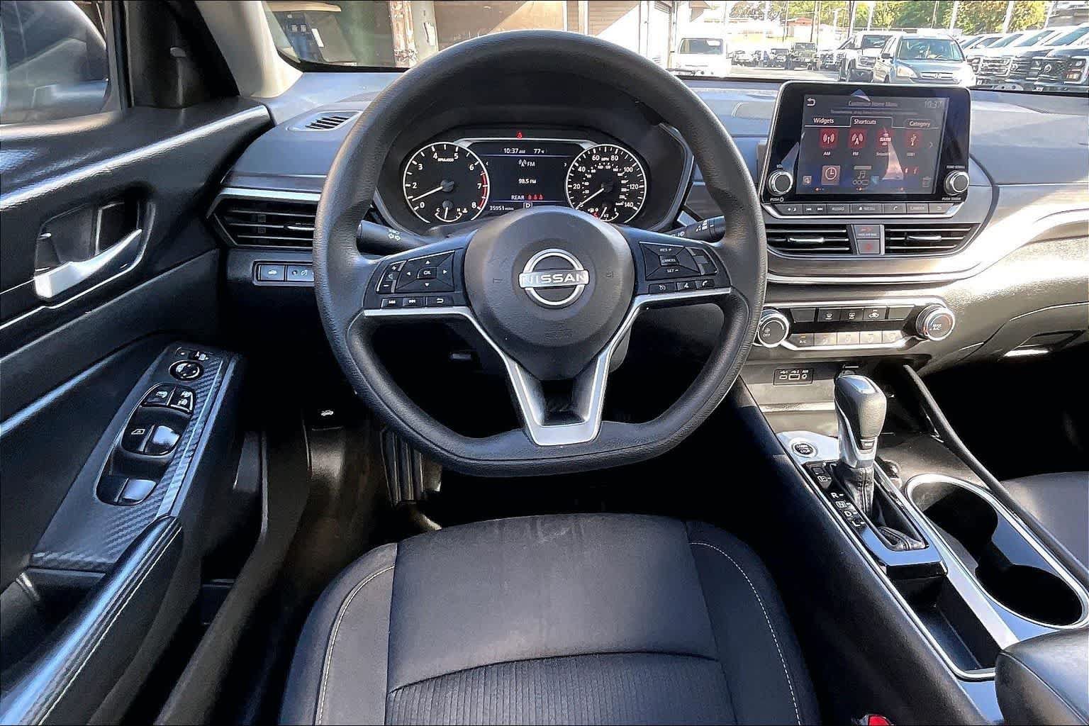 Used 2024 Nissan Altima 2.5 SV FWD image 14