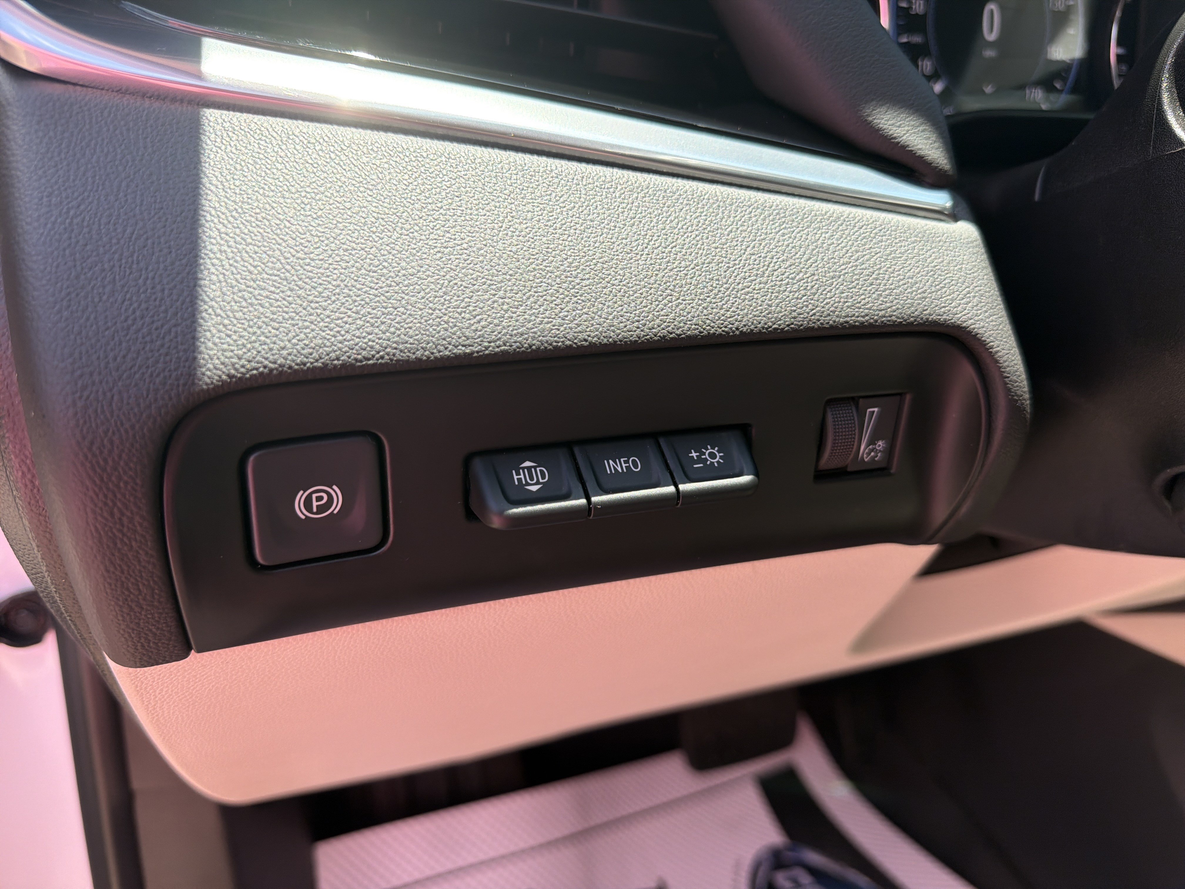 Used 2022 Buick Enclave Avenir FWD image 15