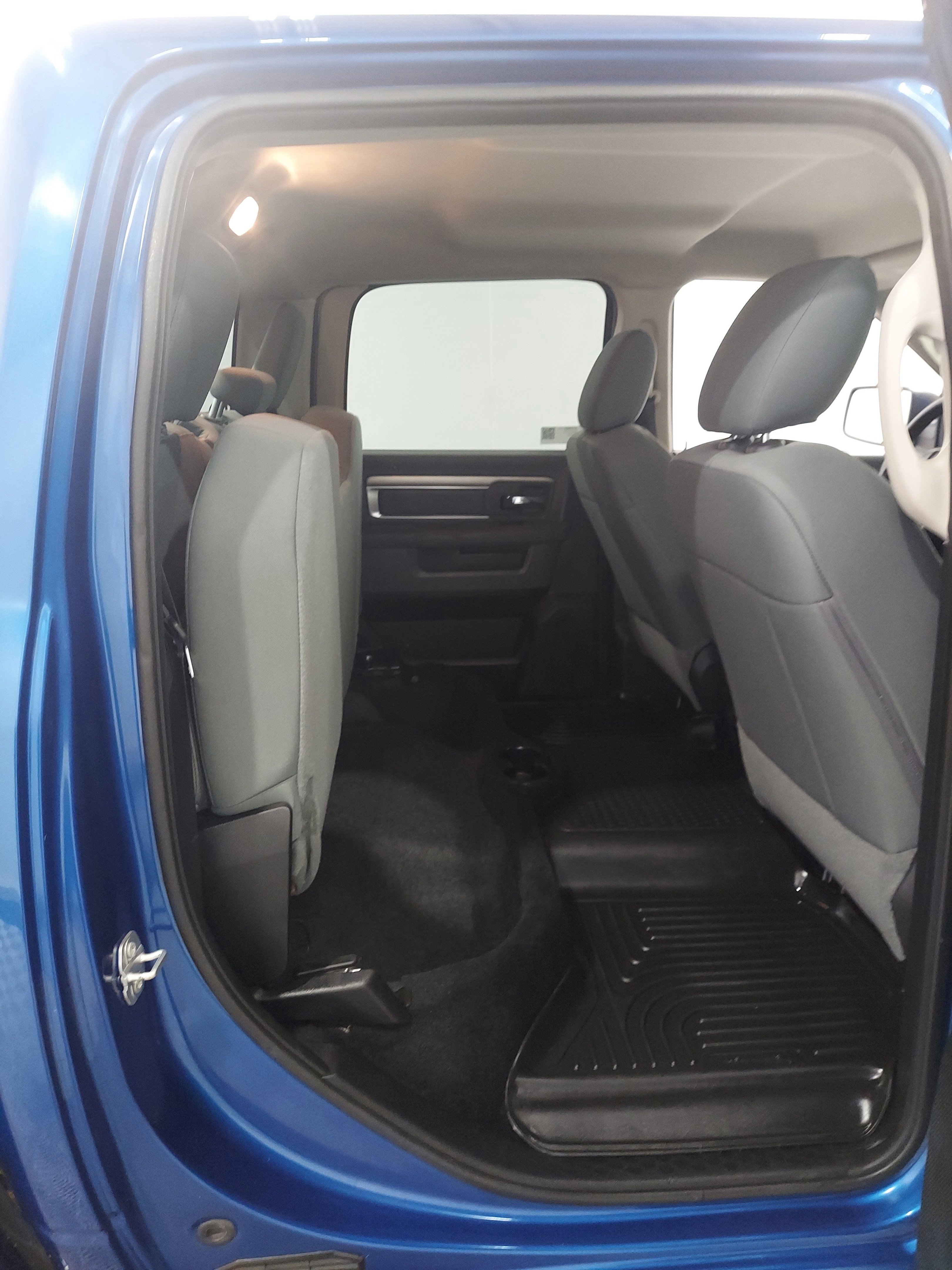 Used 2016 RAM 1500 Classic SLT AWD/4WD image 16