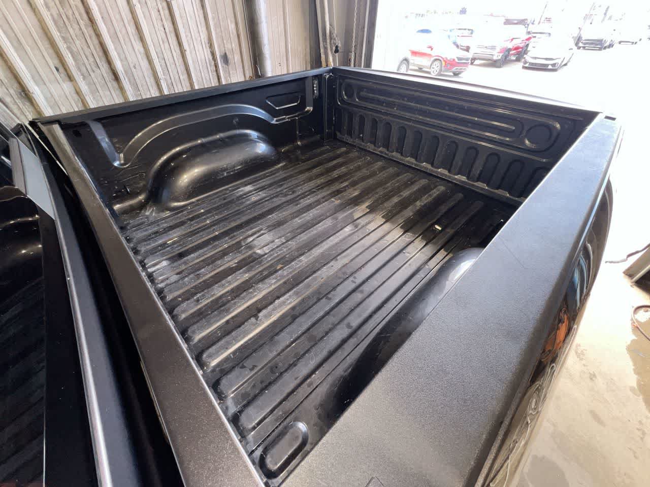 Used 2016 RAM 1500 Laramie w/ Convenience Group AWD/4WD image 24