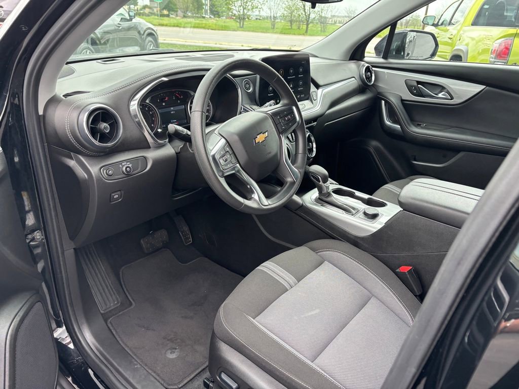 Used 2025 Chevrolet Blazer LT AWD/4WD image 7