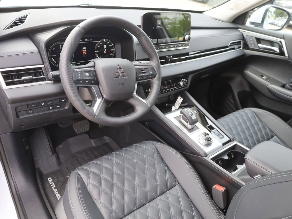 New 2025 Mitsubishi Outlander SEL image 28