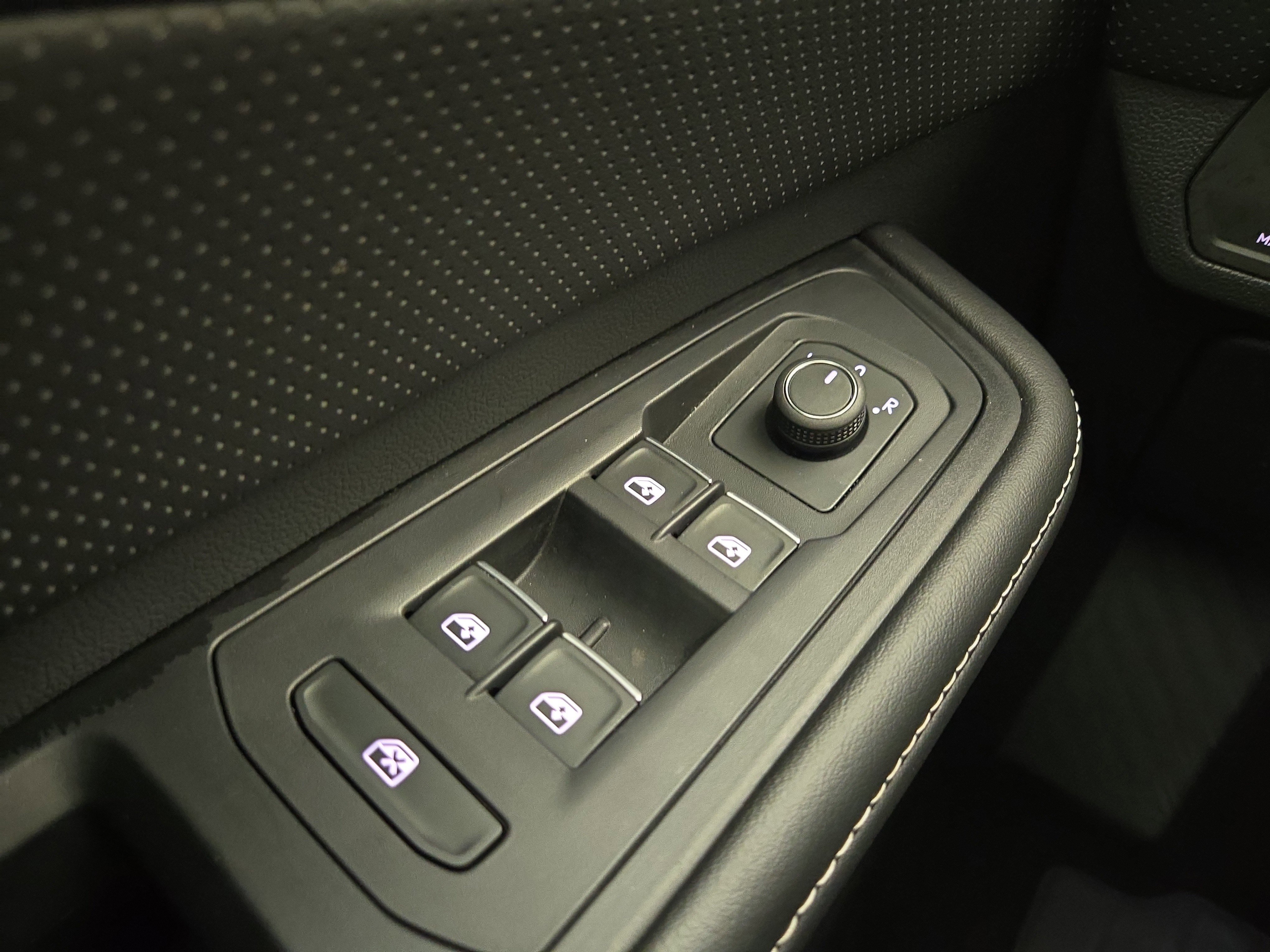 Used 2024 Volkswagen Atlas SE image 29