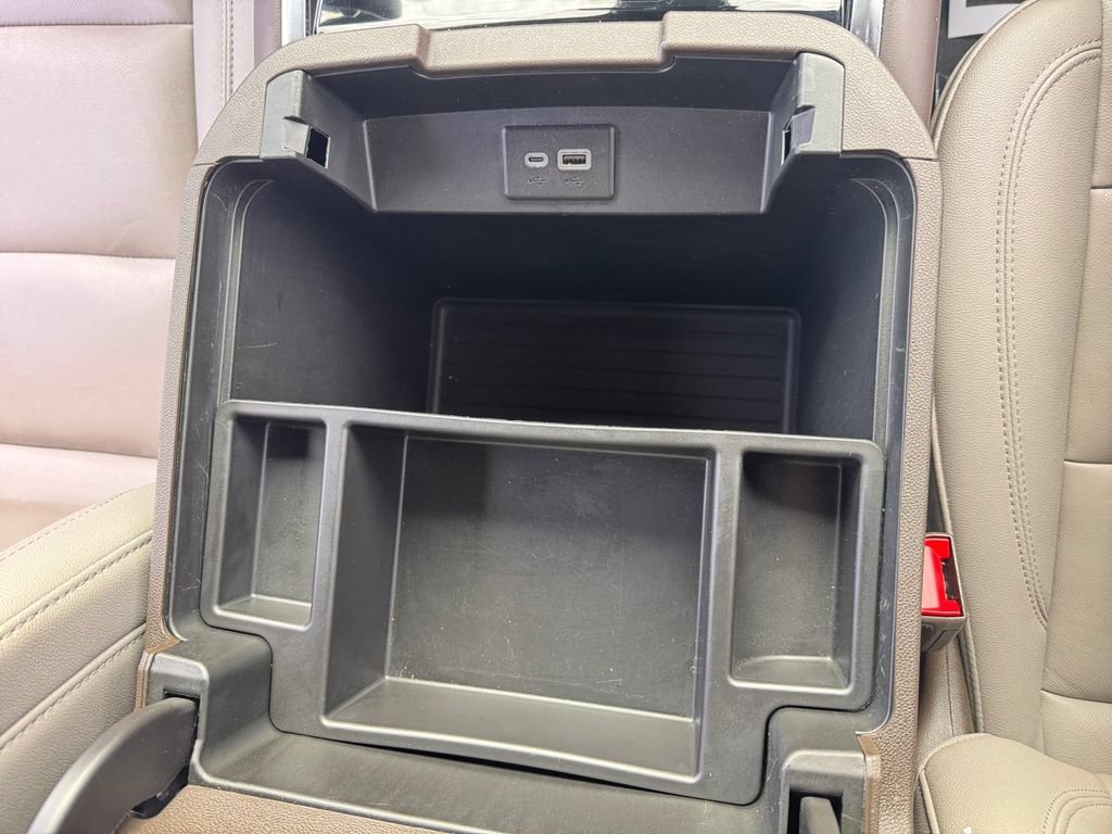 Used 2025 Chevrolet Suburban LT RWD image 24