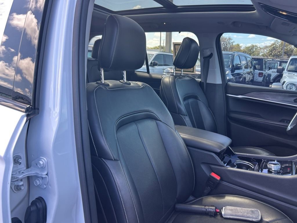 Certified 2023 Jeep Grand Cherokee Limited w/ Luxury Tech Group II image 23