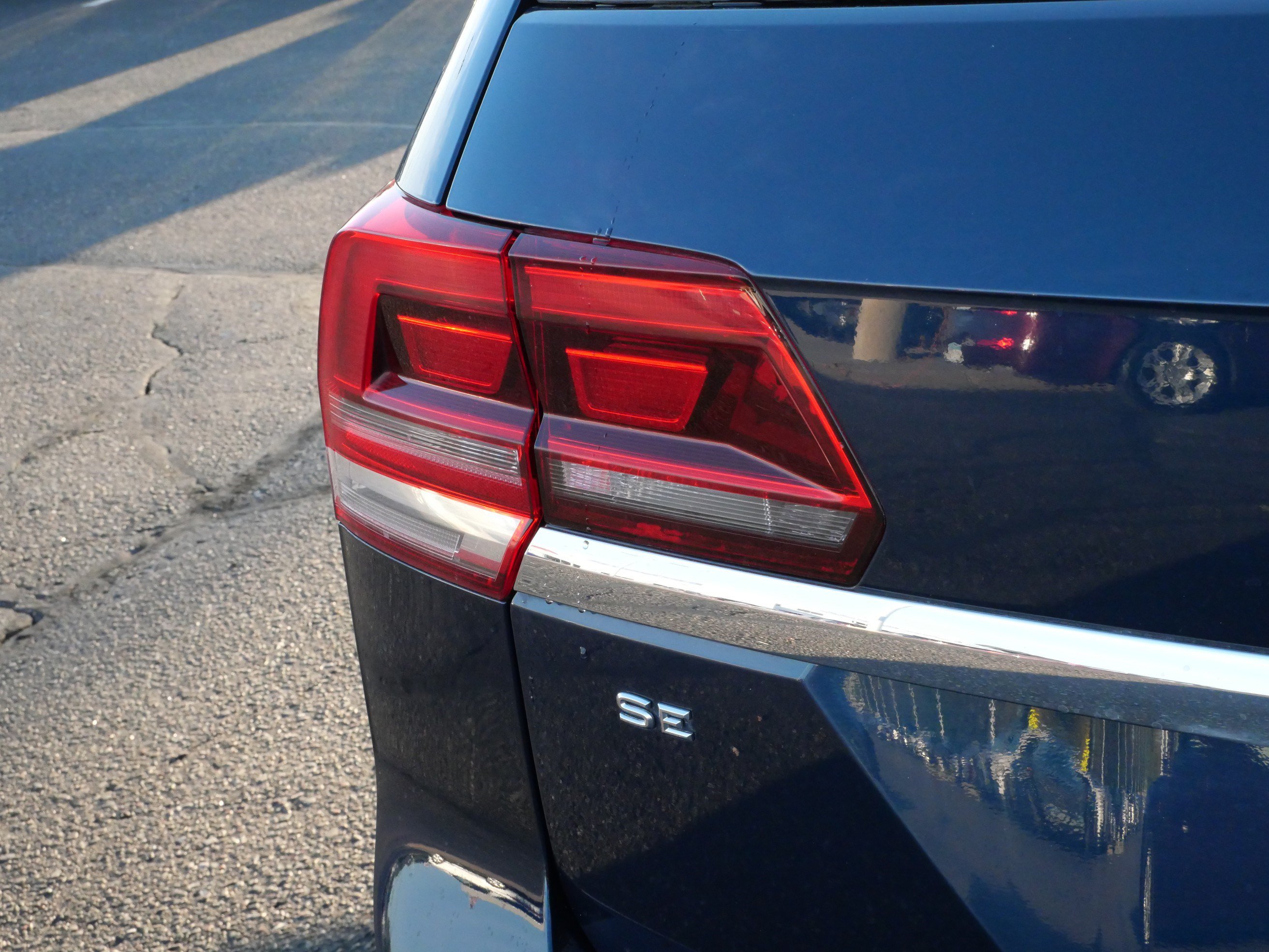 Used 2019 Volkswagen Atlas SE w/ Towing Package AWD/4WD image 16