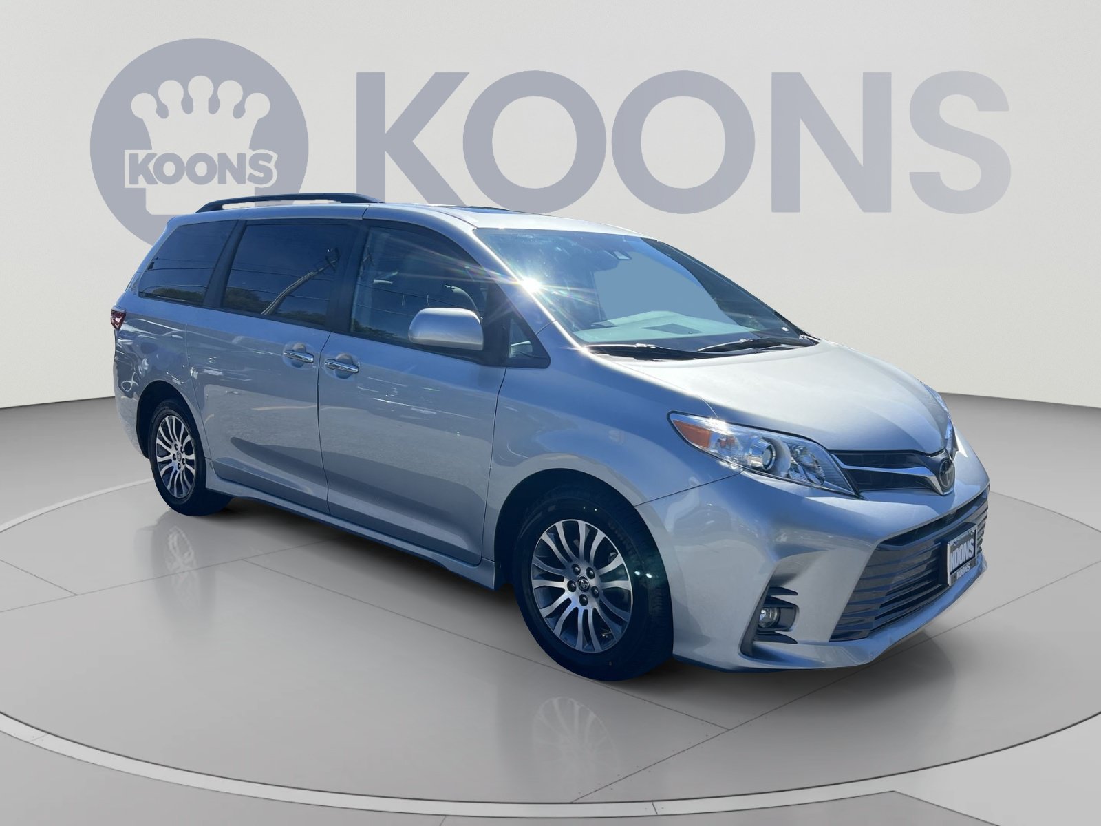 Used 2020 Toyota Sienna XLE w/ XLE Navigation Package FWD image 10
