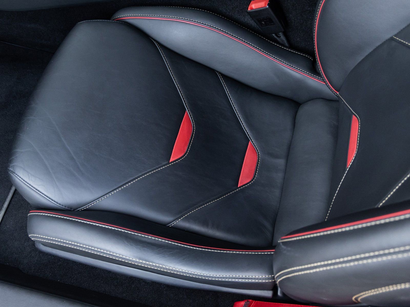 Used 2020 Lamborghini Huracan EVO image 31