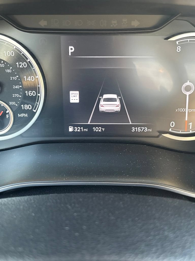 Used 2025 Genesis G70 2.5T RWD image 7