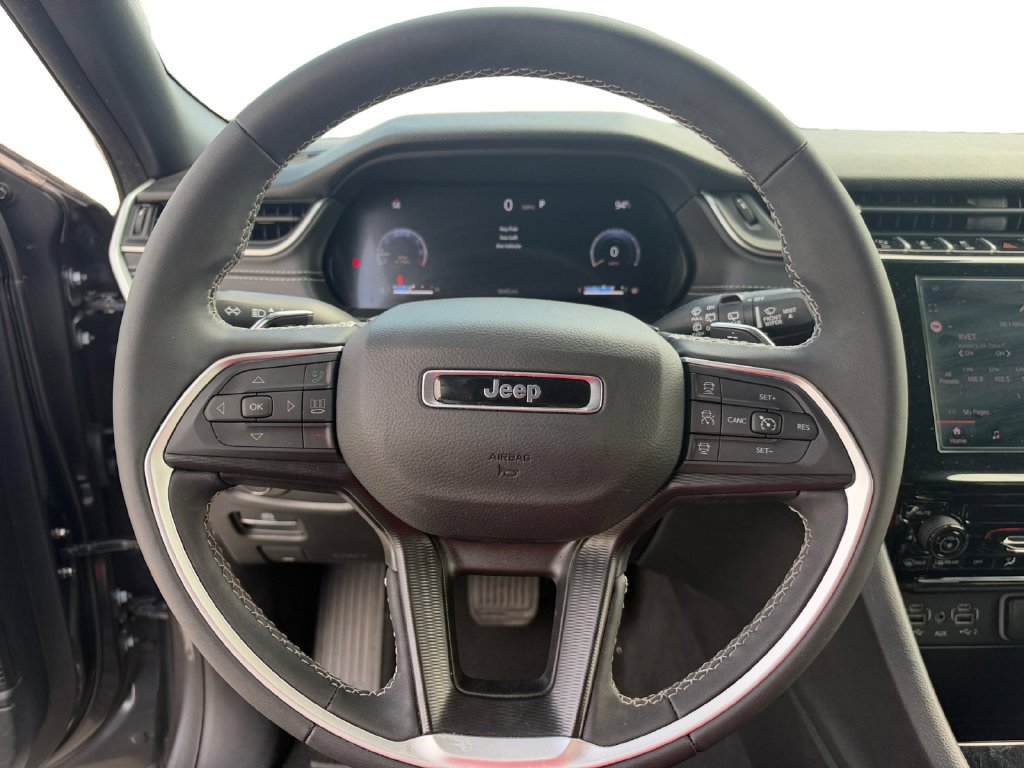 Used 2025 Jeep Grand Cherokee L Laredo RWD image 13