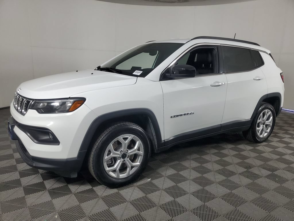 Used 2025 Jeep Compass Latitude AWD/4WD image 8