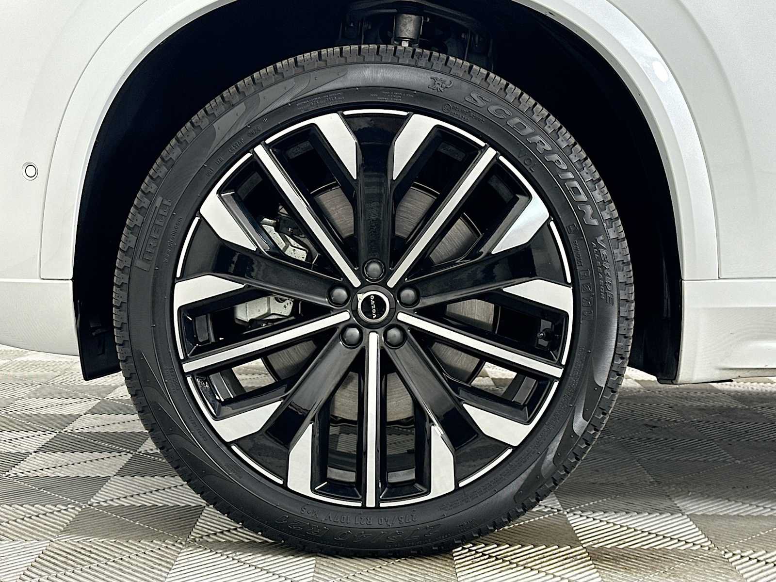 Used 2025 Volvo XC90 T8 Plus w/ Protection Package Premier AWD/4WD image 31