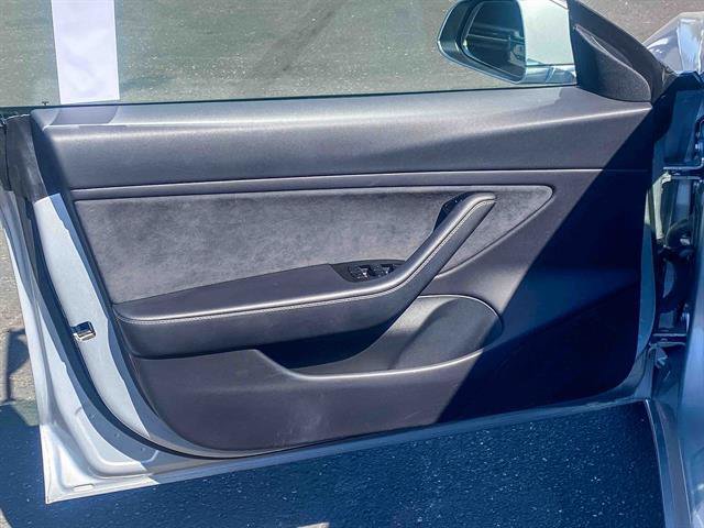 Used 2018 Tesla Model 3 Long Range image 19