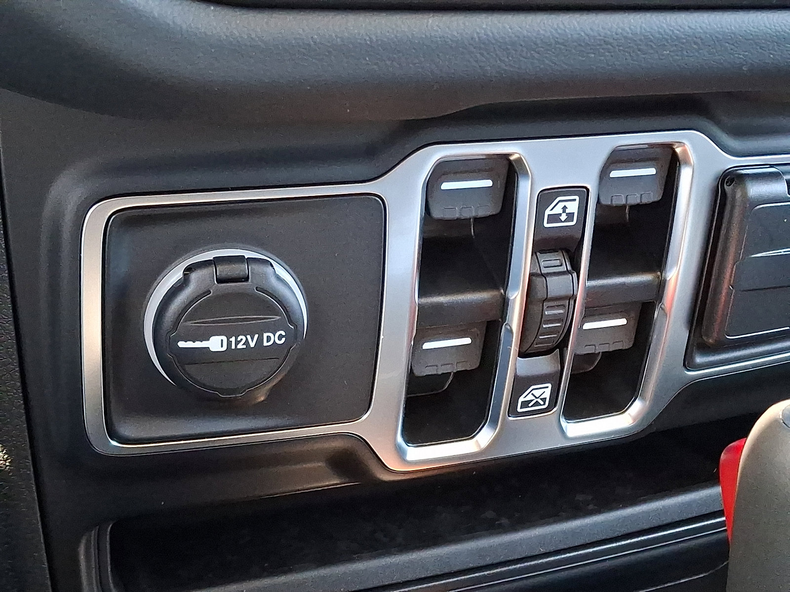 Used 2026 Jeep Wrangler Sahara AWD/4WD image 23