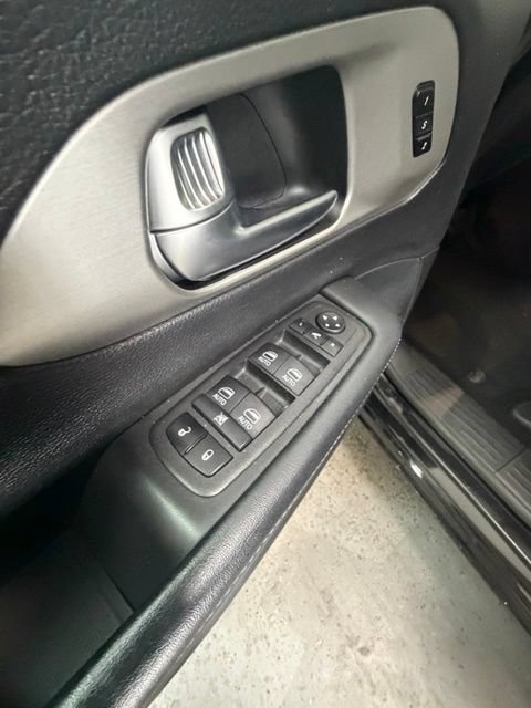 Certified 2024 Chrysler Pacifica Premium FWD image 25
