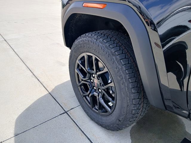 New 2026 GMC Canyon Denali w/ LPO, Denali Black Edition AWD/4WD image 31