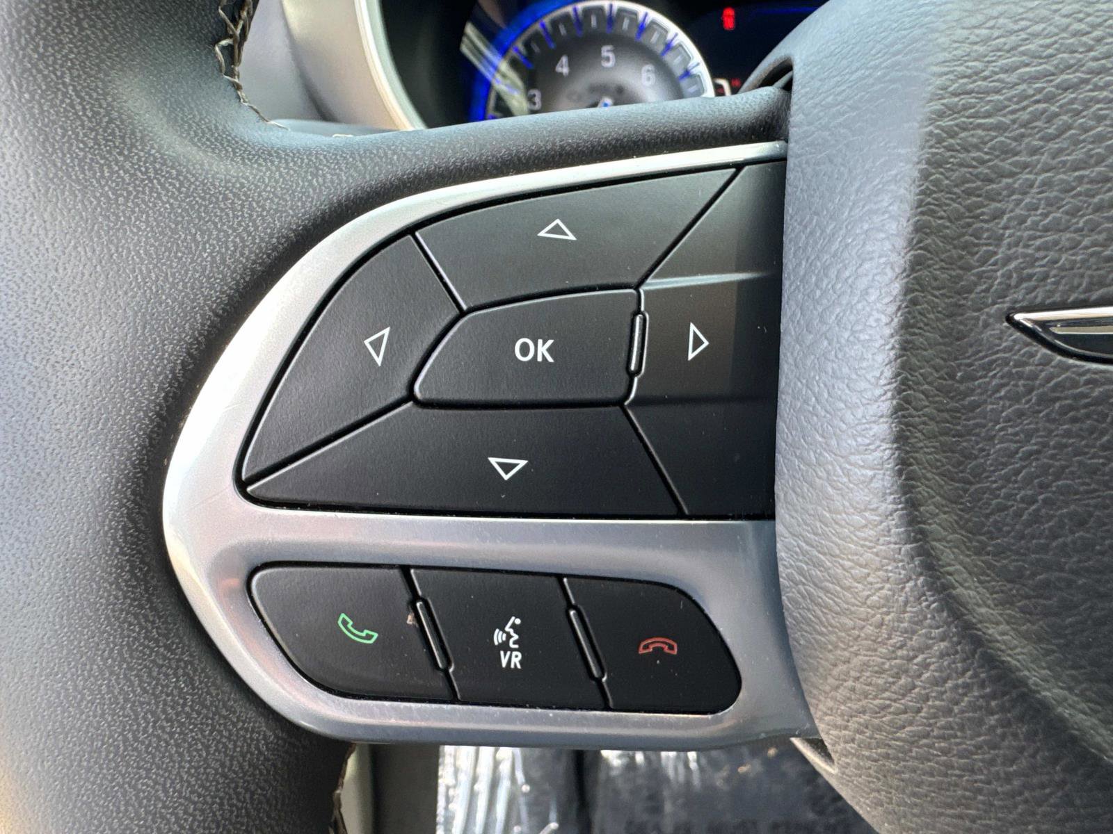 Certified 2024 Chrysler Pacifica Touring-L image 31