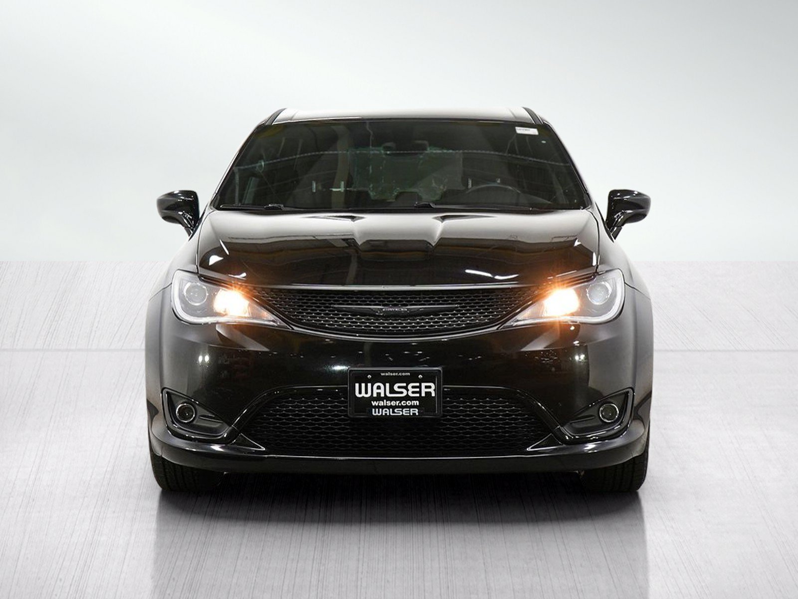 Used 2019 Chrysler Pacifica Touring Plus FWD image 8