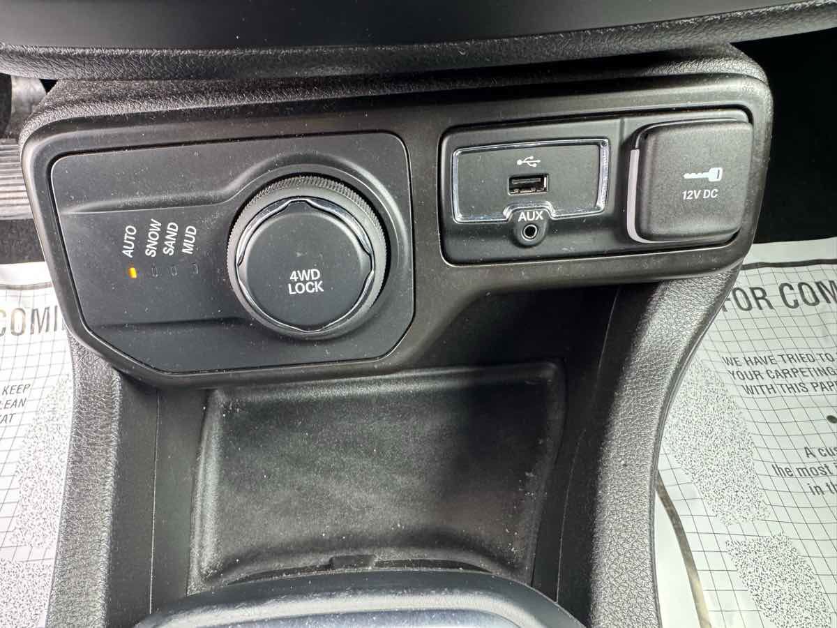 Used 2020 Jeep Renegade Altitude AWD/4WD image 18