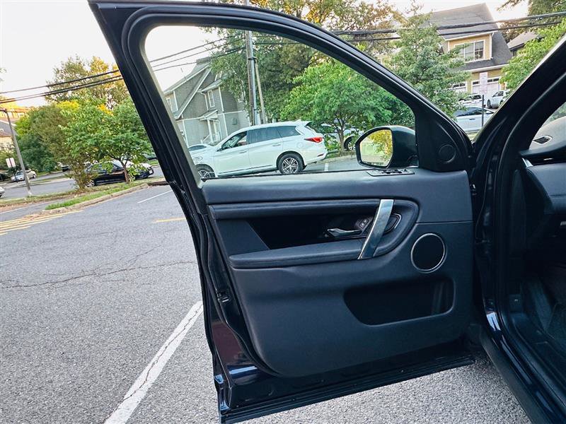 Used 2021 Land Rover Discovery Sport S image 32