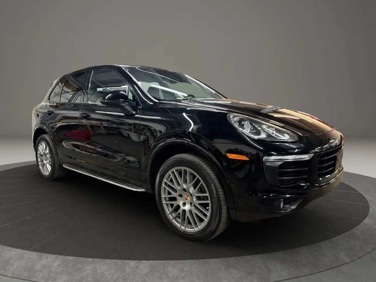Used 2018 Porsche Cayenne Platinum Edition AWD/4WD image 2
