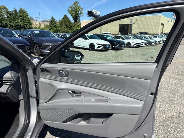 Used 2026 Hyundai Elantra Sport FWD image 30