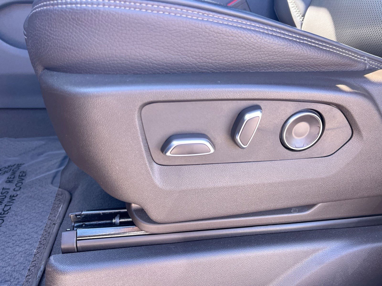 Used 2024 GMC Yukon XL Denali w/ Denali Reserve Package image 14