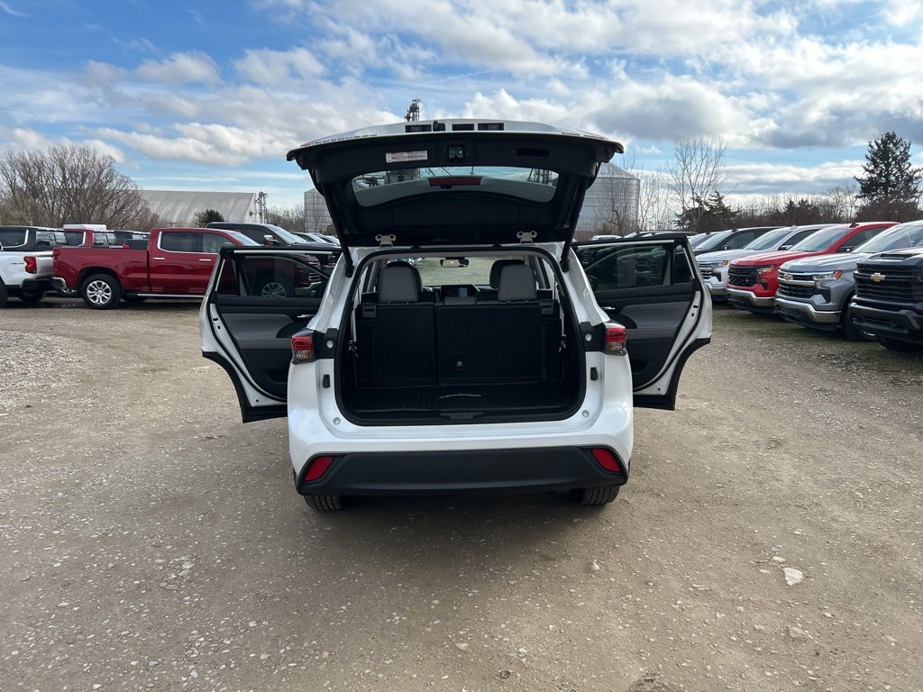 Used 2022 Toyota Highlander XLE image 29