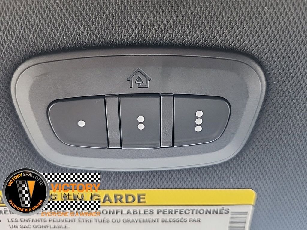 Certified 2025 Chrysler Pacifica Select image 38