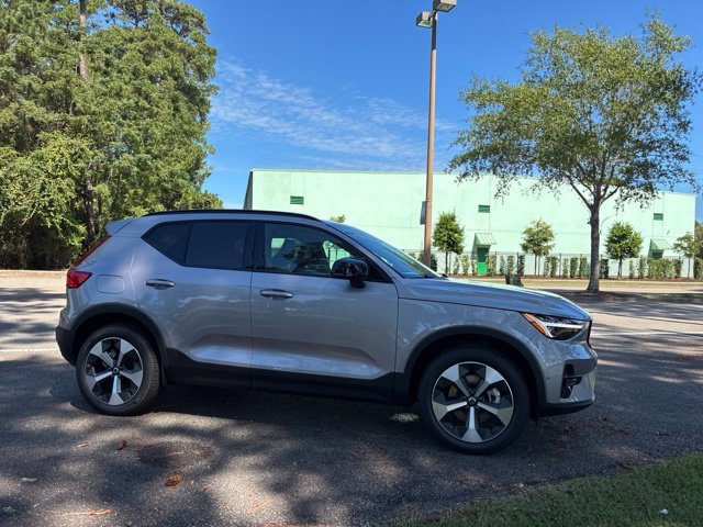 New 2026 Volvo XC40 B5 Plus w/ Protection Package Premier AWD/4WD image 4