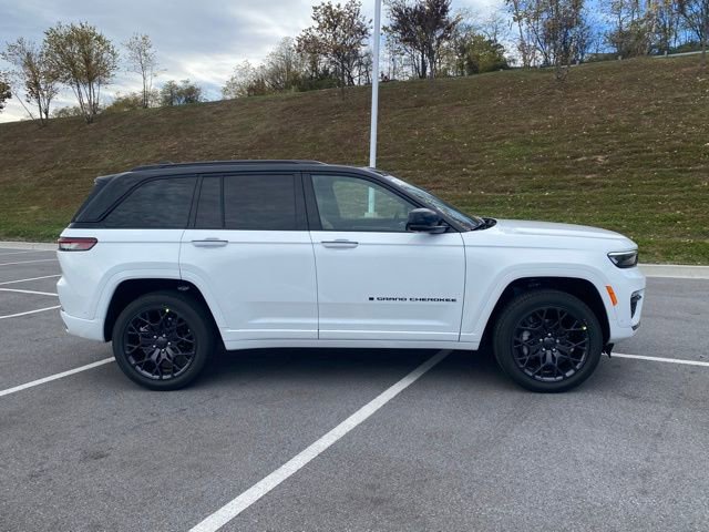 New 2025 Jeep Grand Cherokee Summit w/ Adv Protech Group IV AWD/4WD image 9